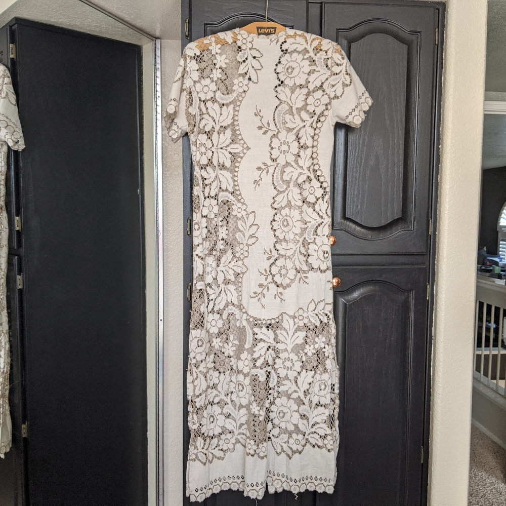 Vintage crochet duster with buttons. - Picture 2 of 3